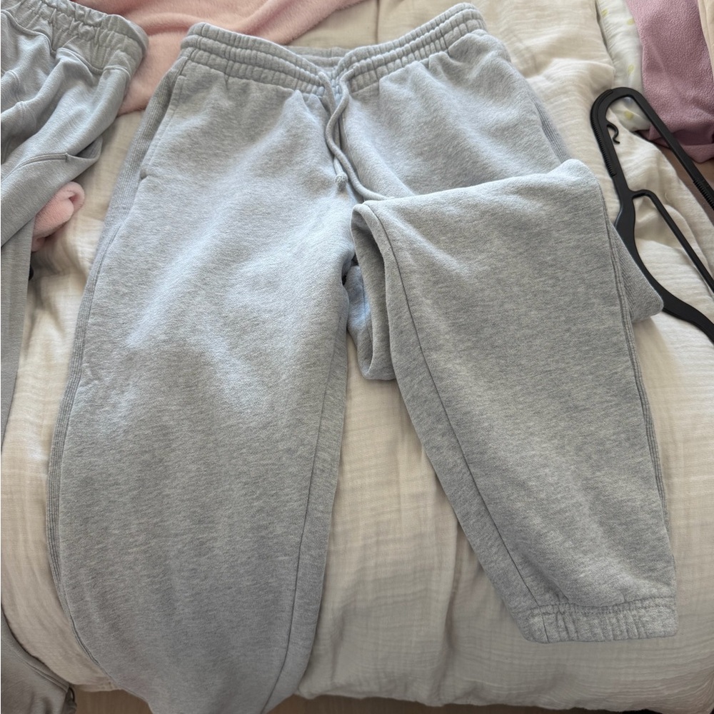 Aritzia TNA Heather Gray boyfriend Sweatpants
